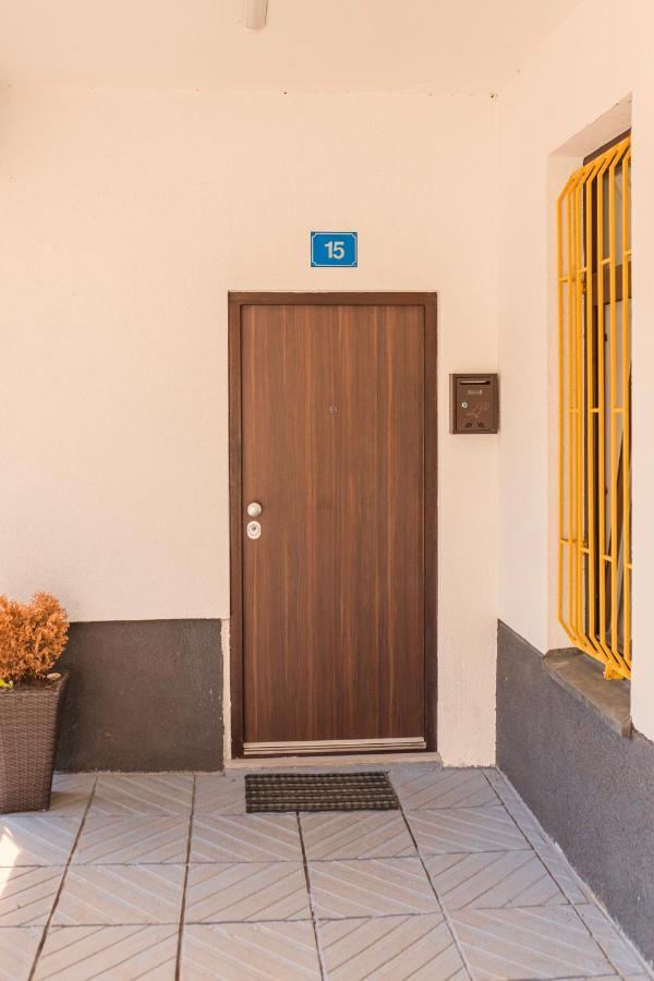 Downtown Apartment Травник Екстериор снимка